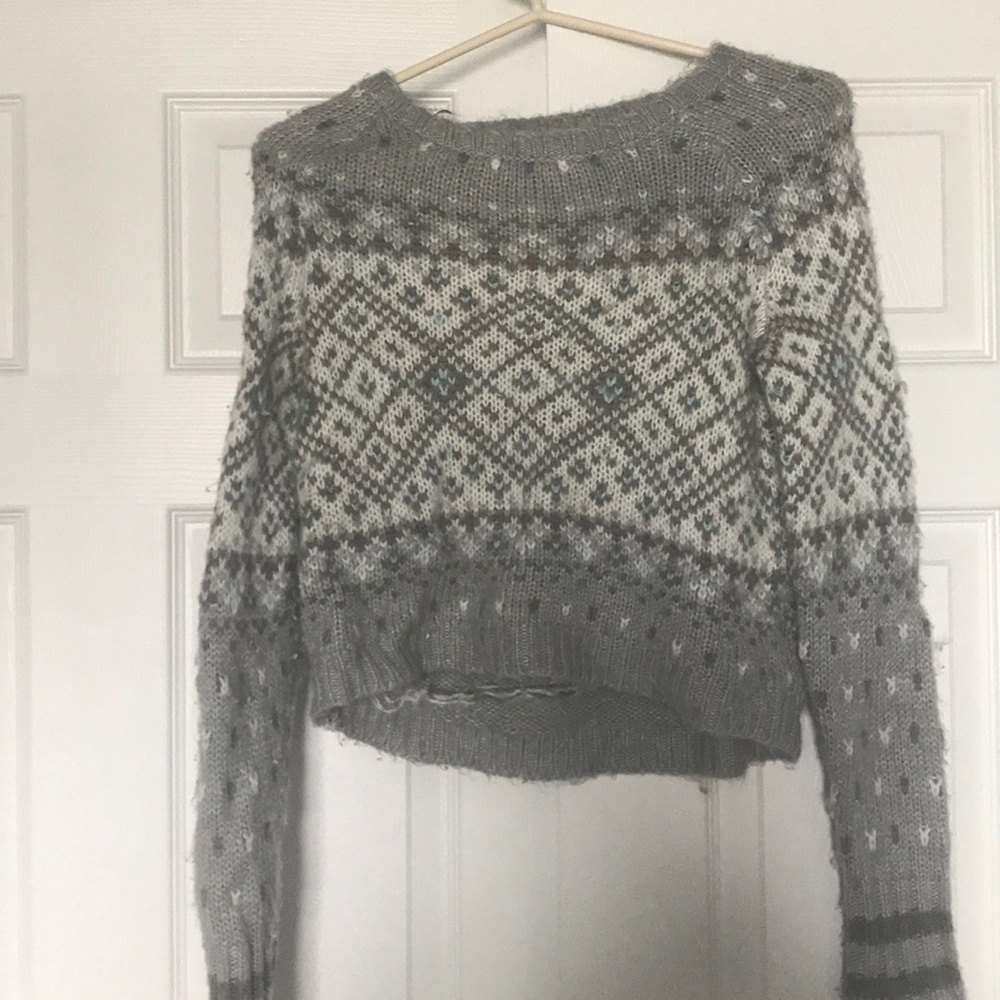 Cropped grey sweater